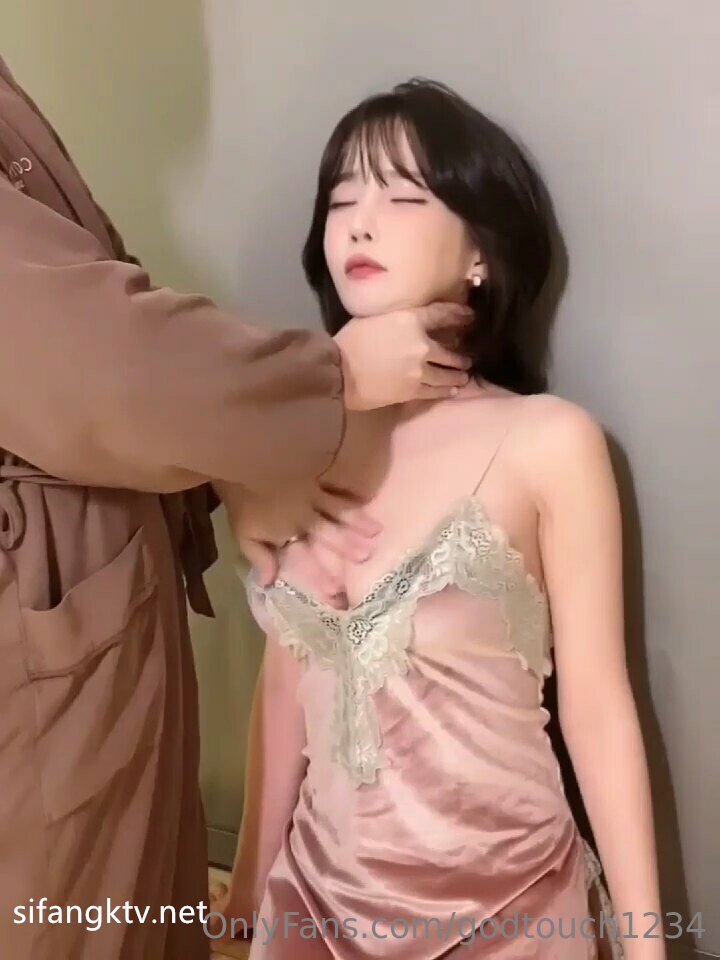 花50万整型美女主播变身猫女挑逗sm然后开插很是淫荡还放尿在丝袜上还舔尿